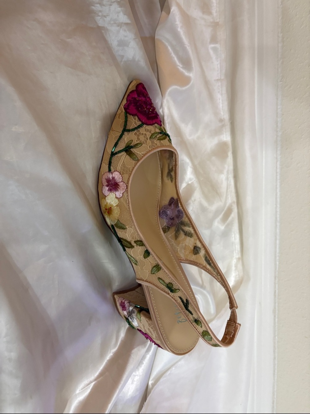 Betsey Johnson Beige Slingback Pumps with Magenta Floral Embroidery NWOT - Picture 3 of 8